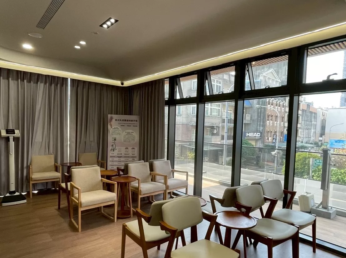 新竹竹北 台中北屯 青心診所 乳房外科專科 肝膽腸胃專科 消化系專科 候診區